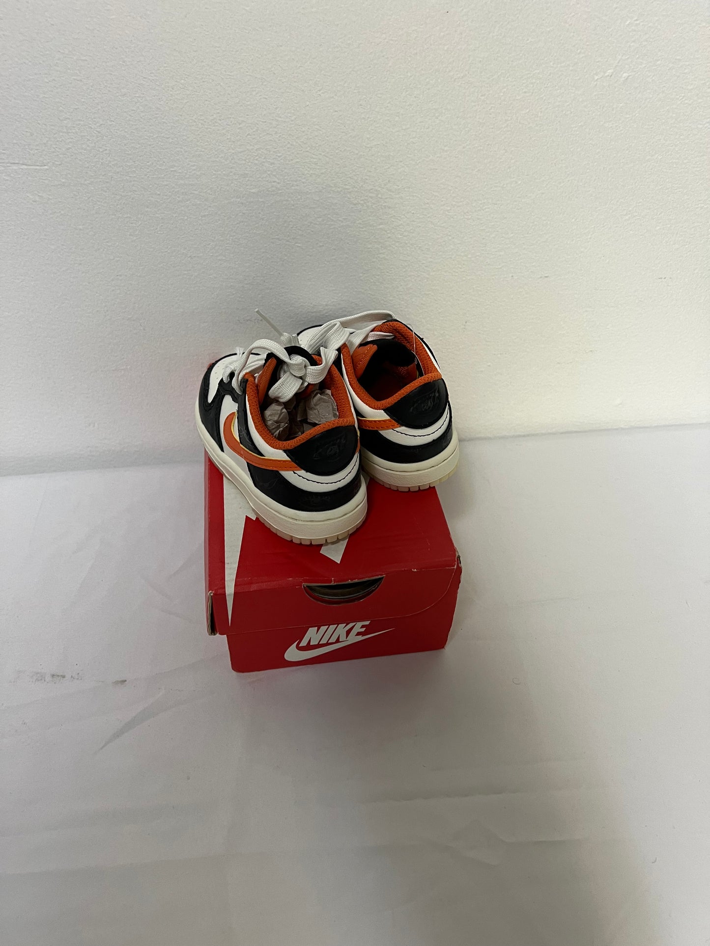 New Nike Dunk Lo Size 5C (Halloween)