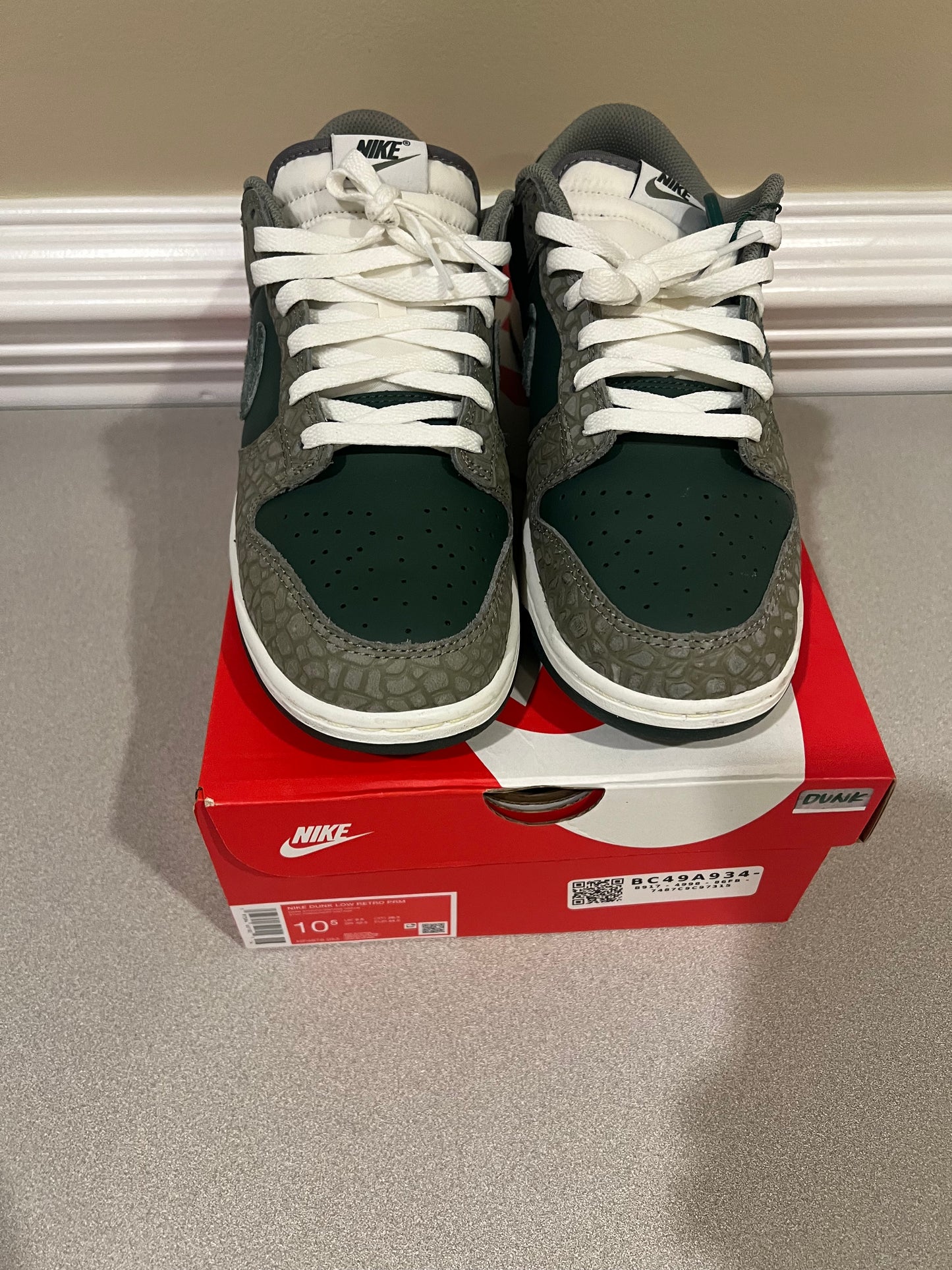 Nike Dunk Low Rero PRM(Money Green) Size 10.5 men’s