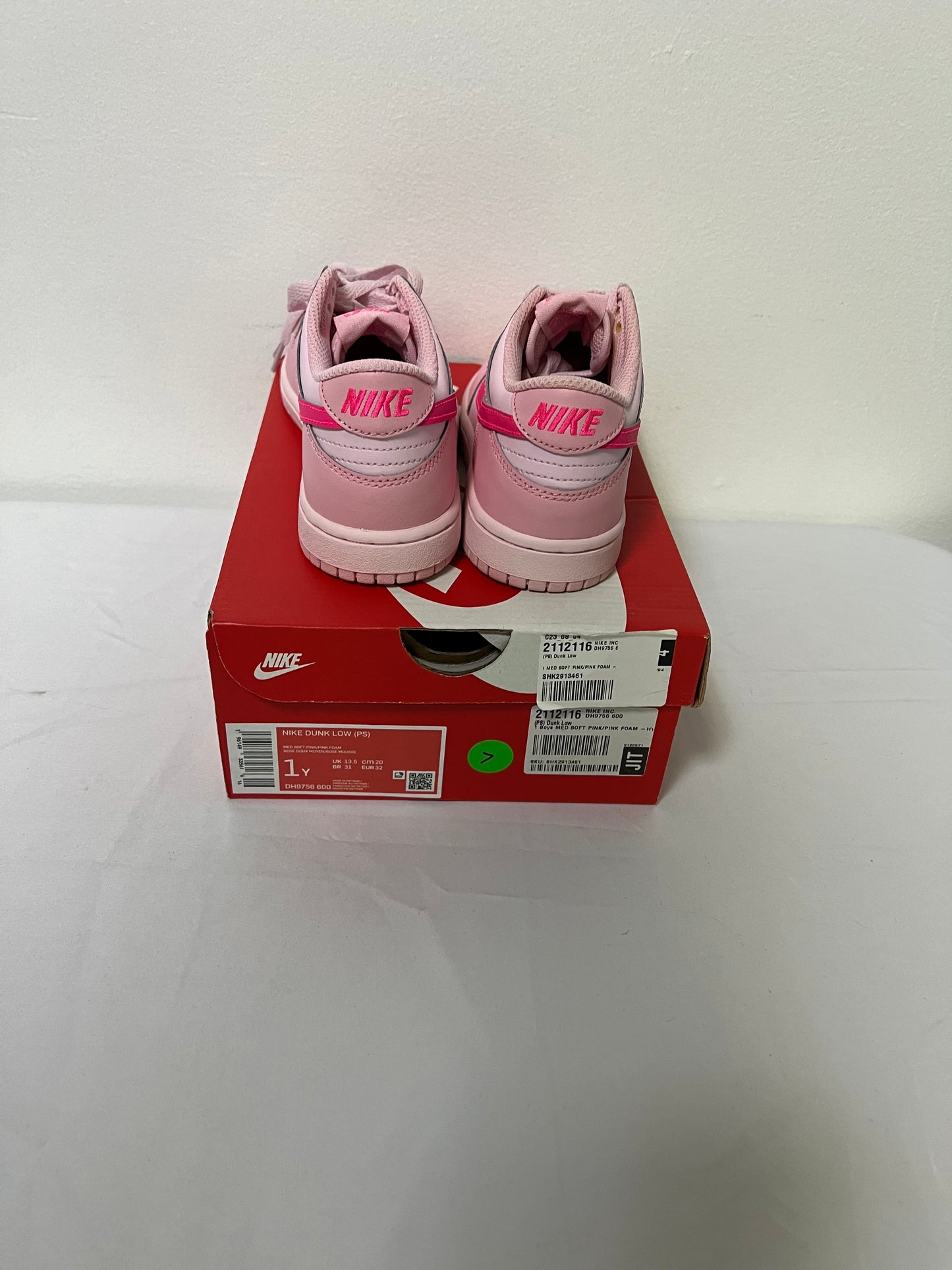 New Nike Dunks (Valentines Day) Size 1 PS Size 5C