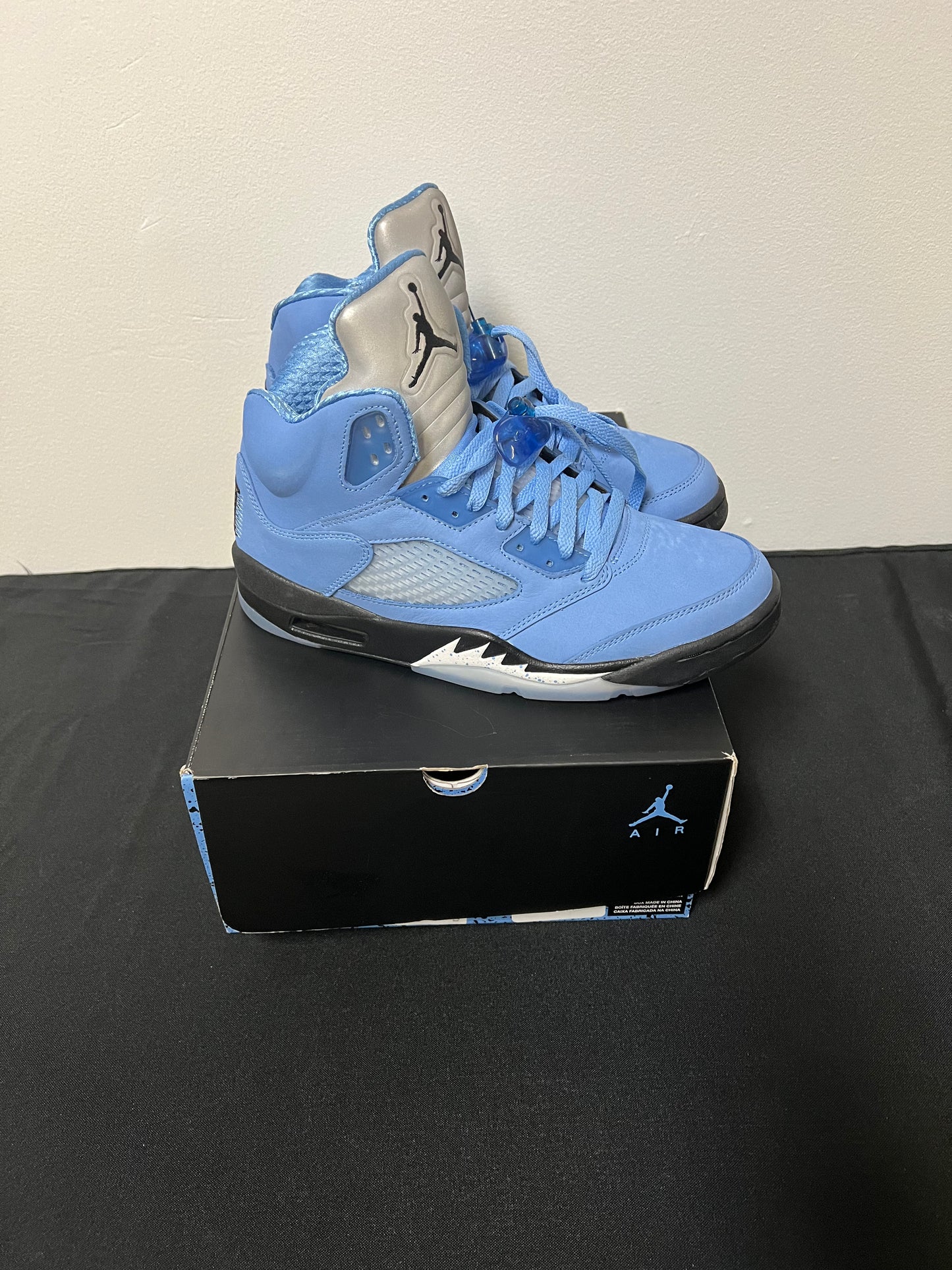 Pre-Owned Jordan 5 (University Blue) Size 9.5