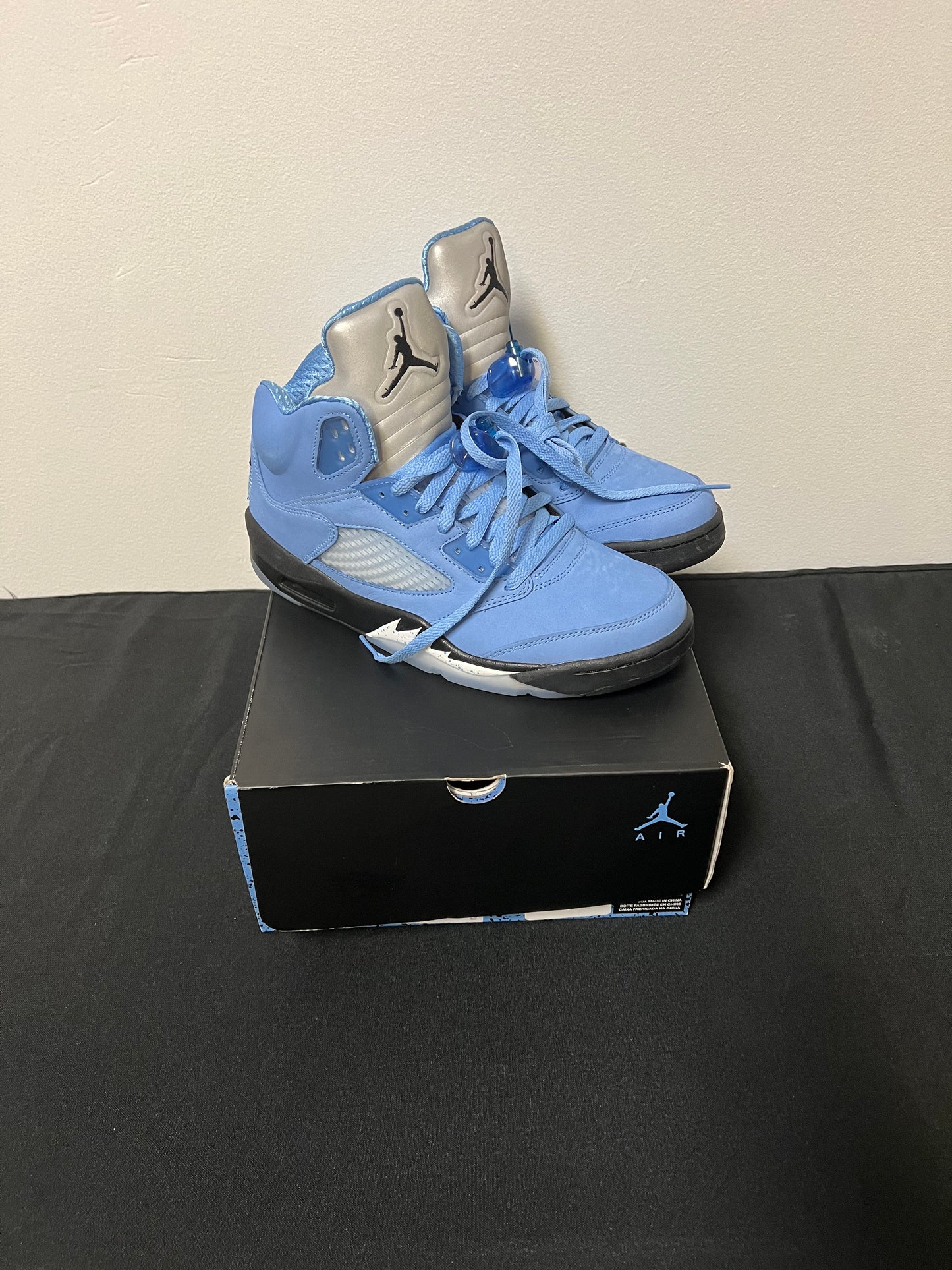 Pre-Owned Jordan 5 (University Blue) Size 9.5